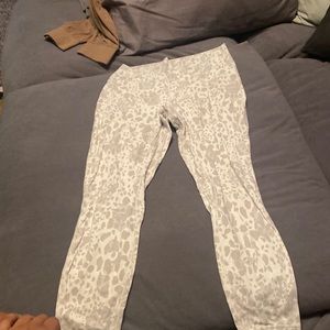 LULULEMON ALIGN 25 white leopard camp print size 8
